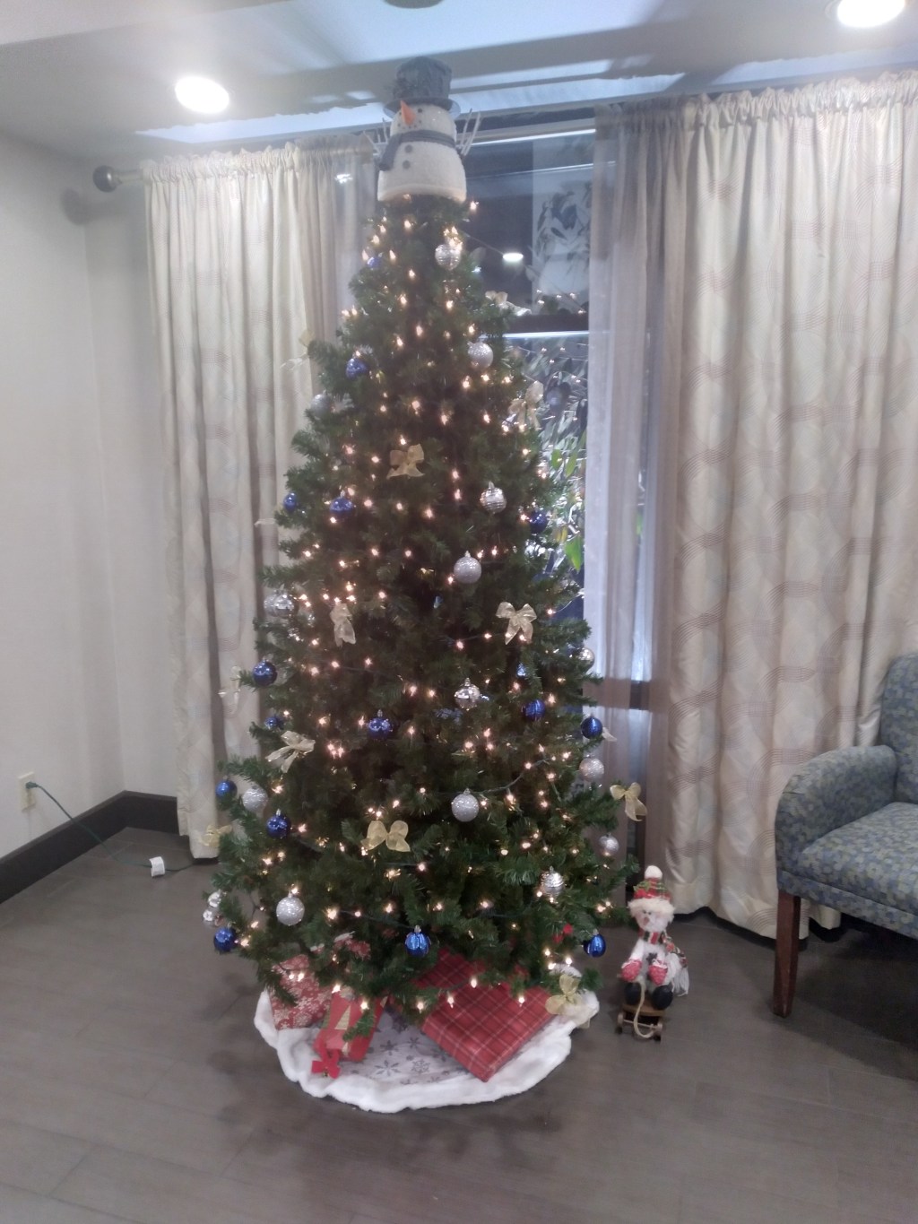 25 Days of Christmas Trees: Day 3–Hampton Inn&nbsp;Clearfield