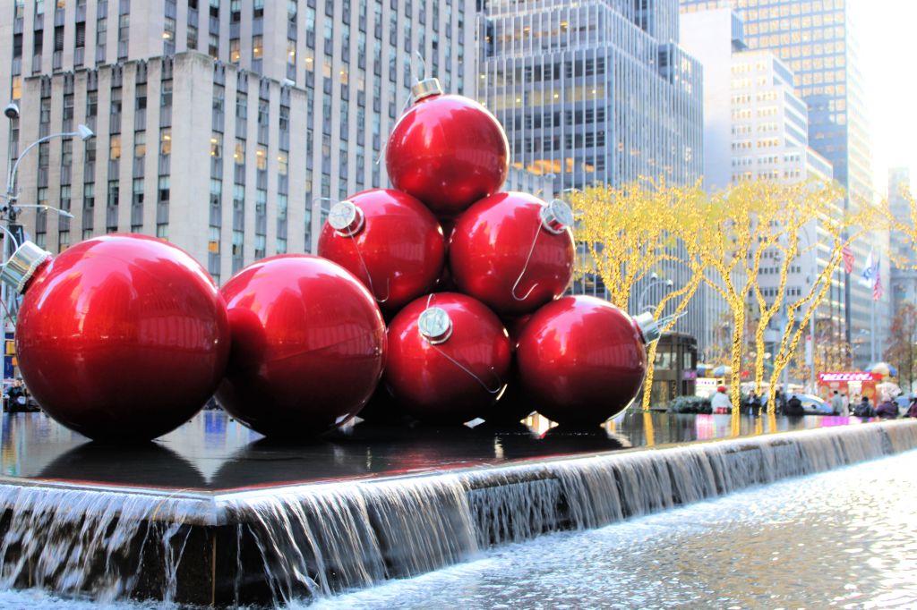 25 Days of Christmas Trees: Day 12–Red&nbsp;Ornaments